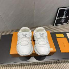 Picture of Louis Vuitton Shoes _SKULVsz35-45J070112574